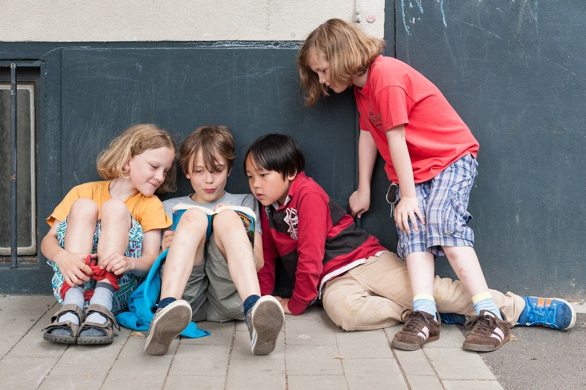 GGS Riehl Kinder auf dem Schulhof